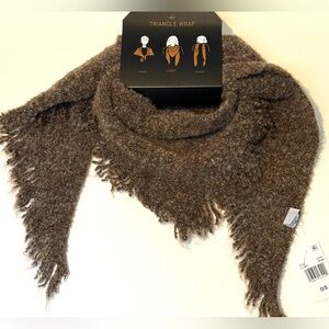 Women’s knit triangle scarf. NWT.